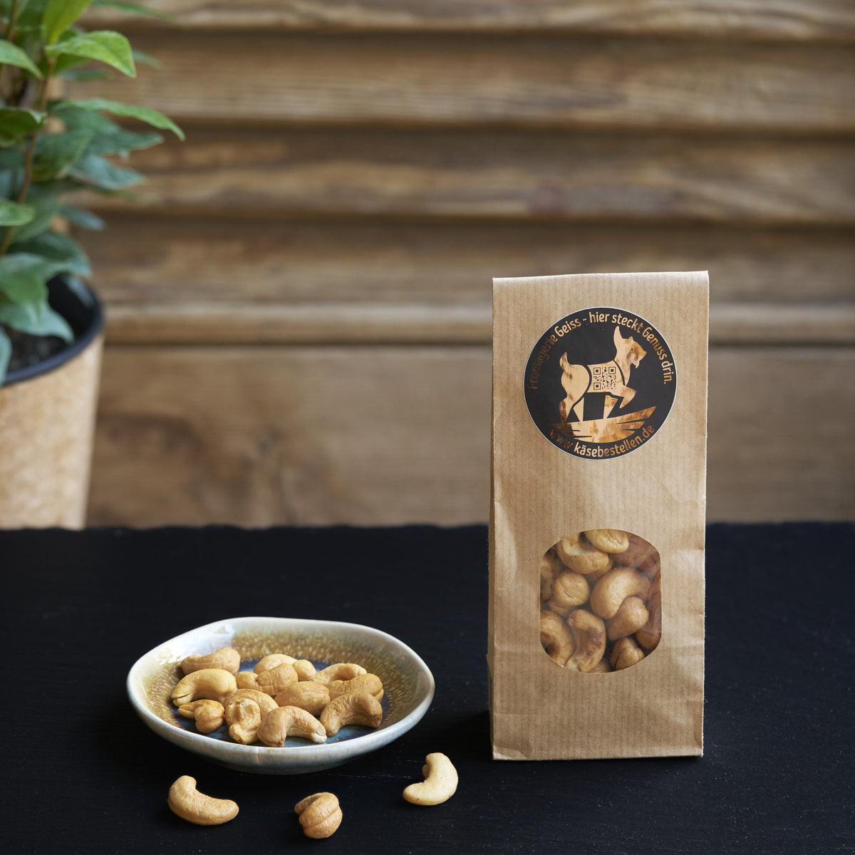 Cashewkerne geröstet – Schälchen und Tüte der Fromagerie Geiß