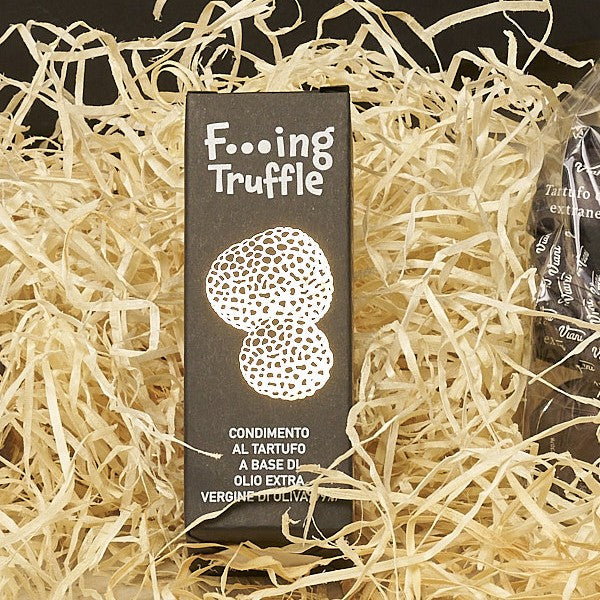 F**ing Truffle – Olivenöl mit Trüffelaroma von Galantino, auf Holzwolle
