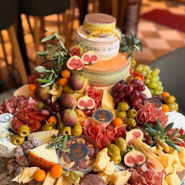 Käsetorte mit Feigen, Trauben und Oliven aus der Fromagerie Geiß
