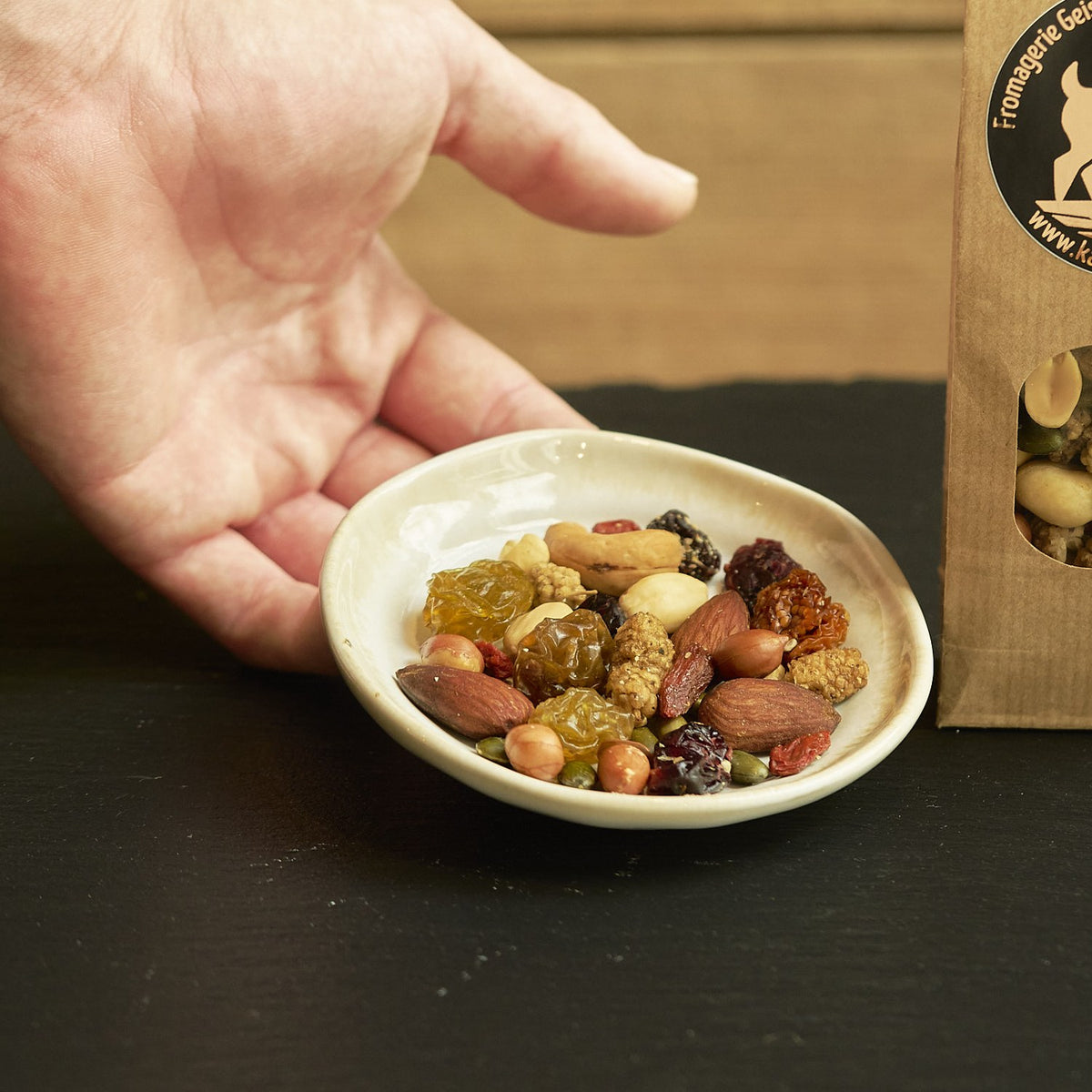 Nussmix Kern & Frucht im Schälchen, von Hand gereicht