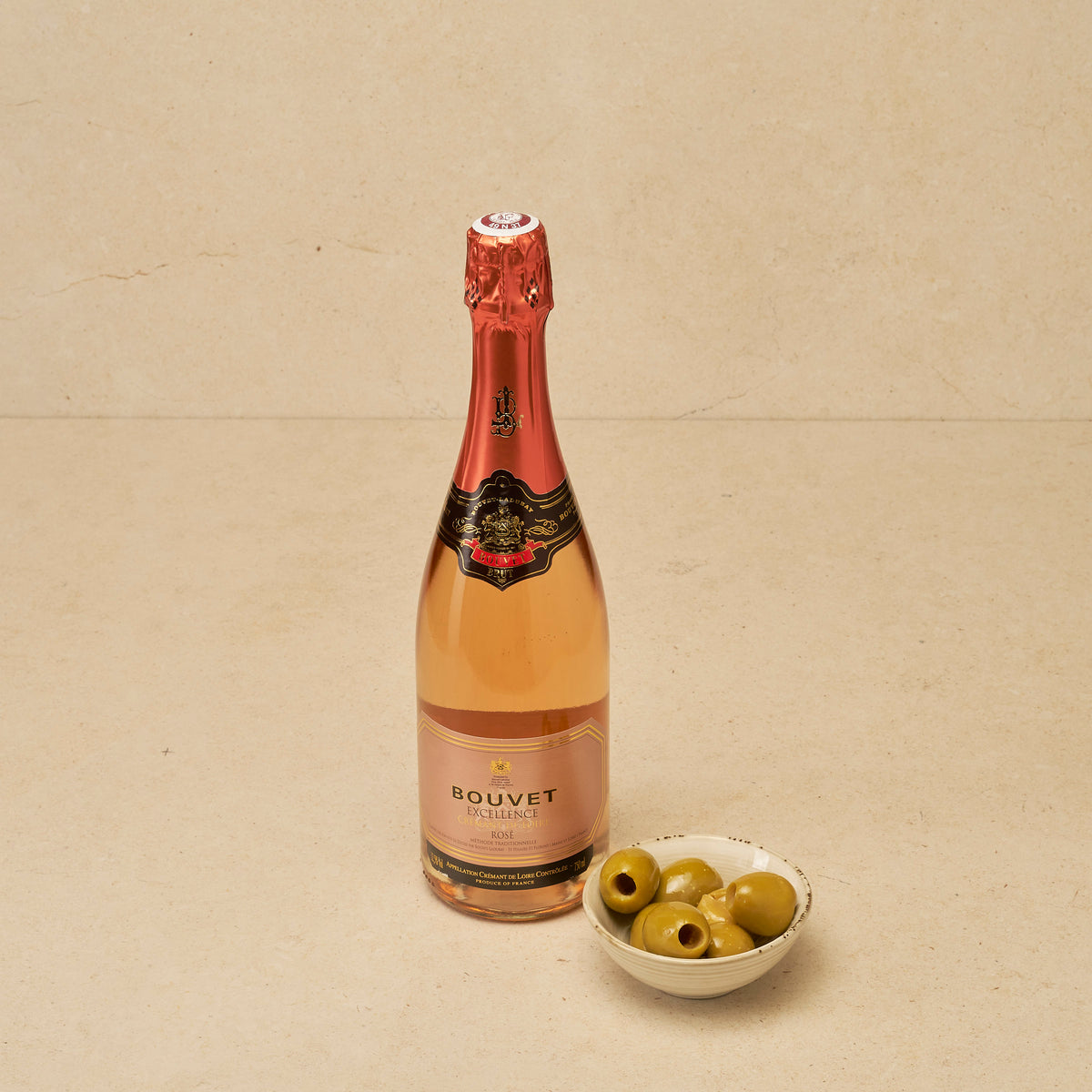 Crémant de Loire Rosé Brut von Bouvet mit Gordal-Oliven