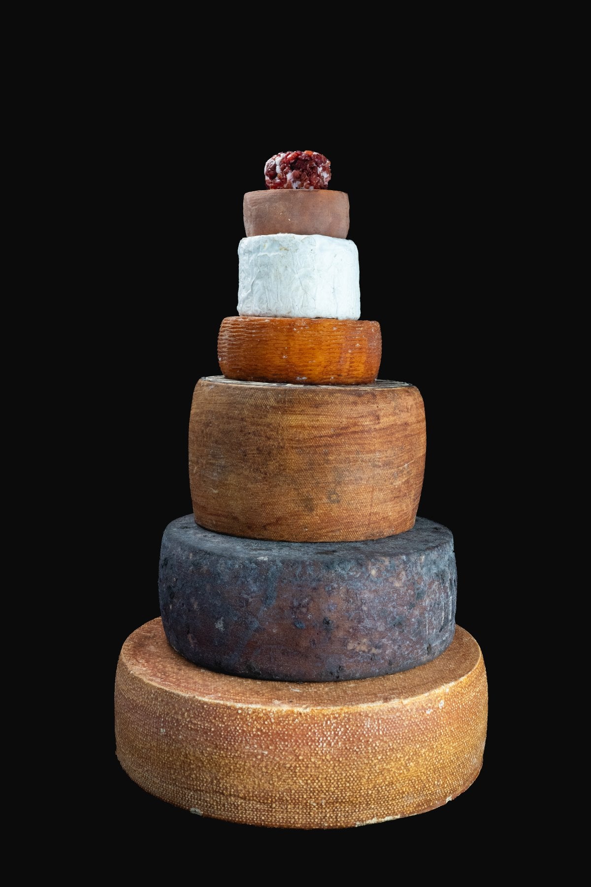 Siebenstöckige Käse-Hochzeitstorte aus ganzen Laiben