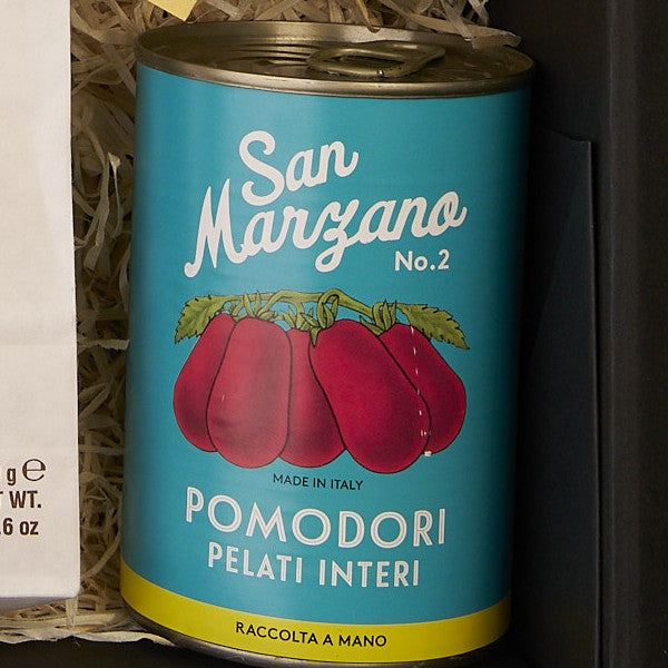 Pomodori Pelati San Marzano No. 2 in der Geschenkbox auf Holzwolle