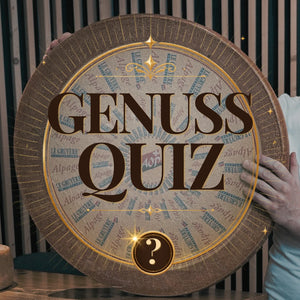 Ein großer Käselaib mit goldener Aufschrift Genussquiz.