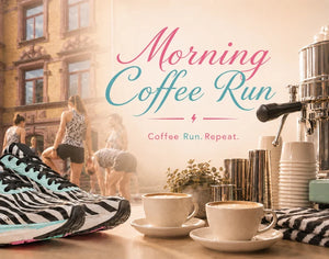 Ein Laufschuh im Vordergrund, dahinter Läuferinnen und Läufer in der Innenstadt.