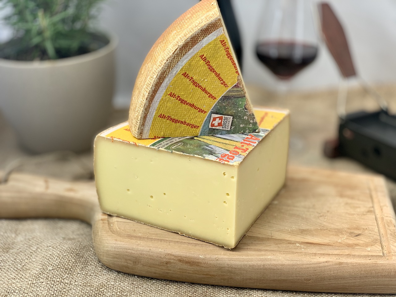 ALT TOGGENBURGER - Schweizer Hartkäse ALT TOGGENBURGER - Schweizer Hartkäse
