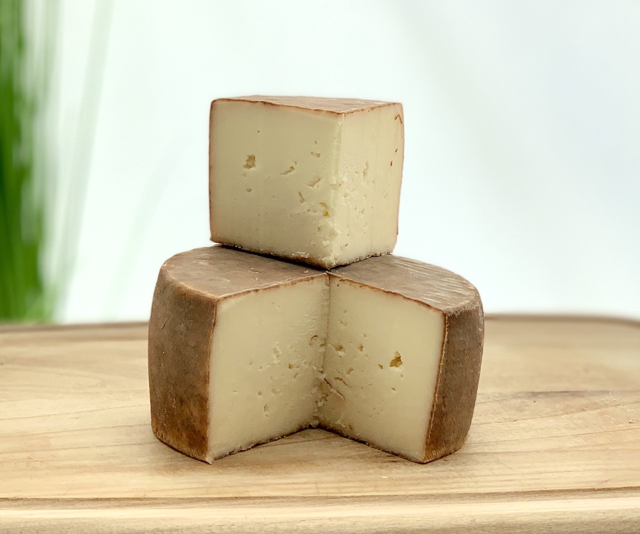 ECHOURGNAC - Halbhartkäse mit Walnusslikör gereift ECHOURGNAC - Halbhartkäse mit Walnusslikör gereift